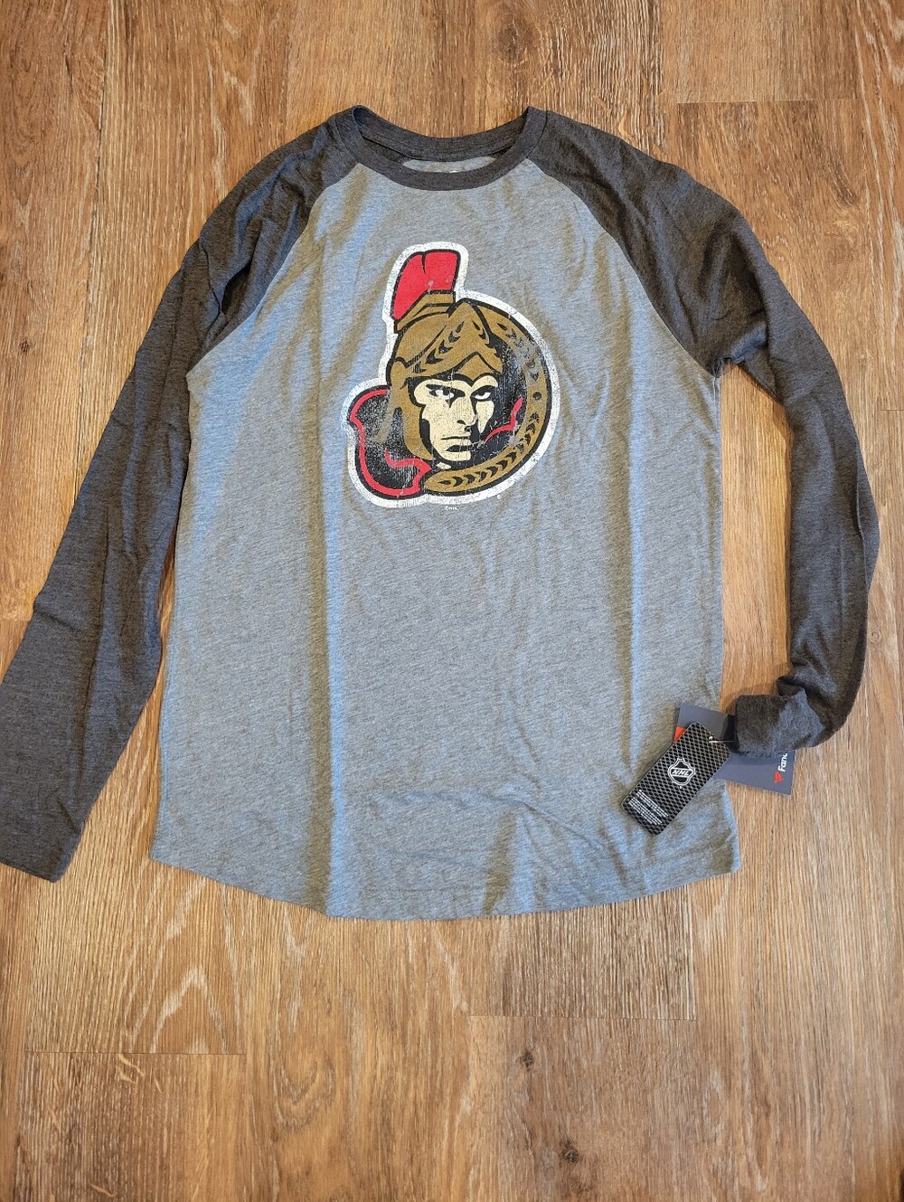NWT Mens Medium Ottawa Senators Fanatics Long Sleeve Shirt